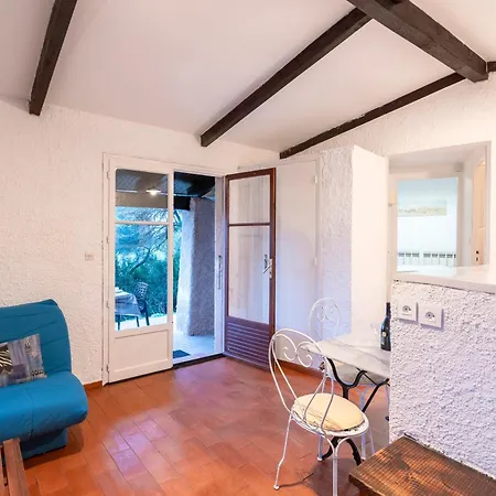 F2 Tonnara Pour 4 Personnes, Rondinara, *