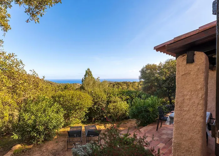 F2 Tonnara Pour 4 Personnes, Rondinara, *