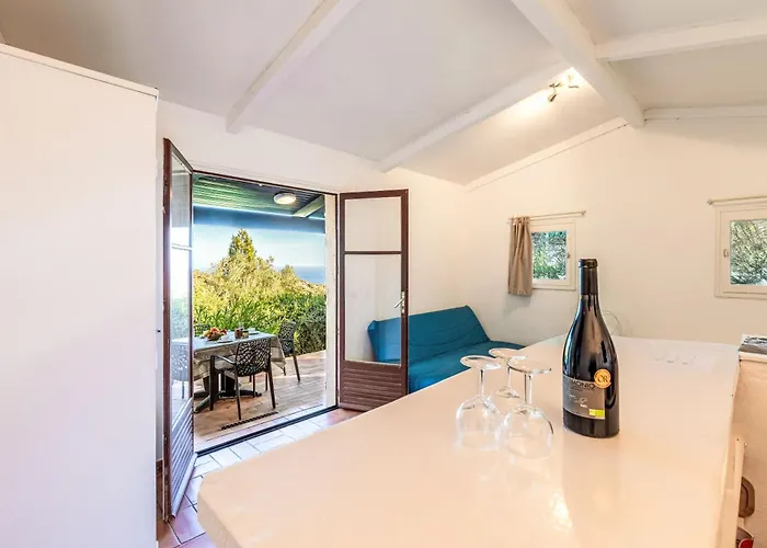 Hébergement de vacances F2 Tonnara Pour 4 Personnes, Rondinara, *