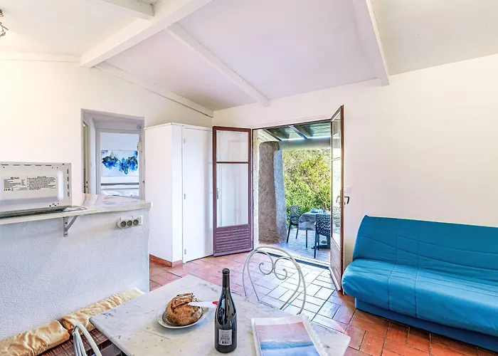 F2 Tonnara Pour 4 Personnes, Rondinara, Hébergement de vacances