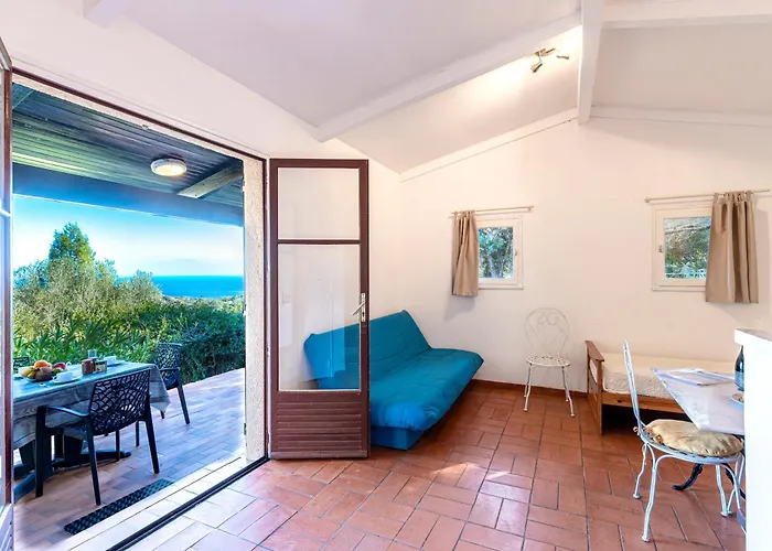 F2 Tonnara Pour 4 Personnes, Rondinara, Bonifacio (Corsica)