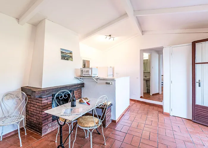 F2 Tonnara Pour 4 Personnes, Rondinara, Hébergement de vacances Bonifacio (Corsica)