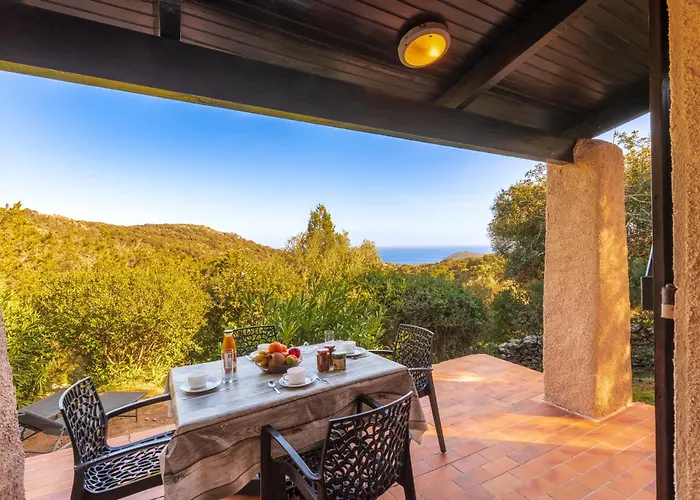 F2 Tonnara Pour 4 Personnes, Rondinara, Hébergement de vacances Bonifacio (Corsica)