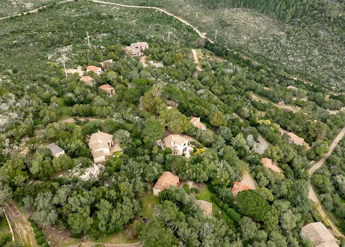 F2 Tonnara Pour 4 Personnes, Rondinara, *