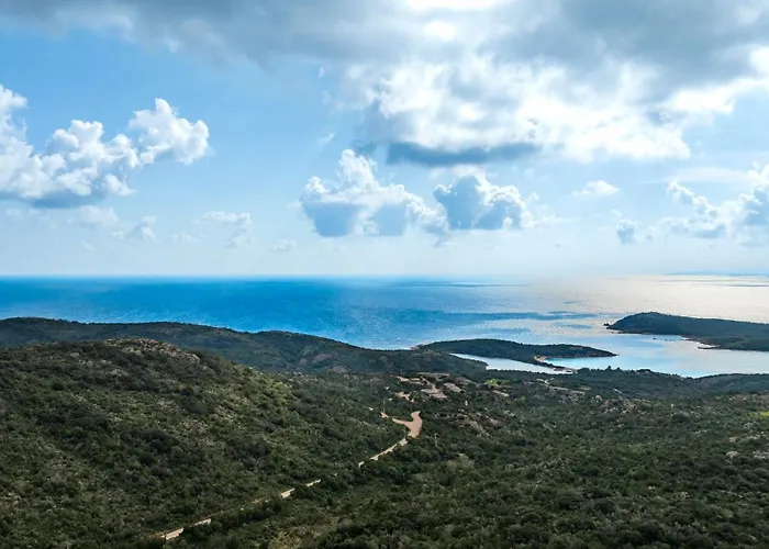 F2 Tonnara Pour 4 Personnes, Rondinara, Hébergement de vacances *