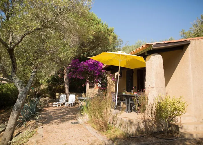 F2 Tonnara Pour 4 Personnes, Rondinara, Hébergement de vacances Bonifacio (Corsica)