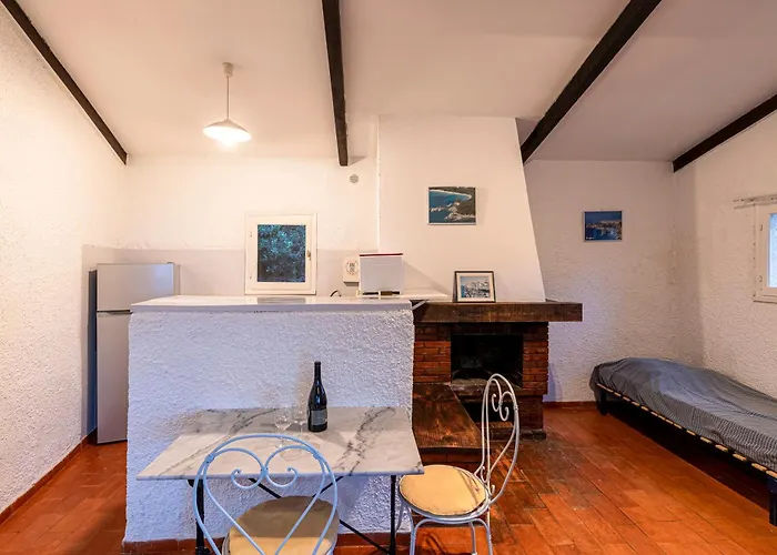 F2 Tonnara Pour 4 Personnes, Rondinara,