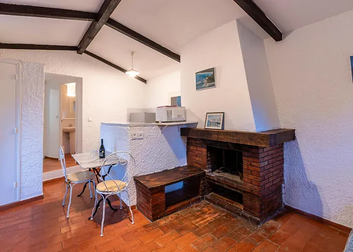 F2 Tonnara Pour 4 Personnes, Rondinara, Hébergement de vacances