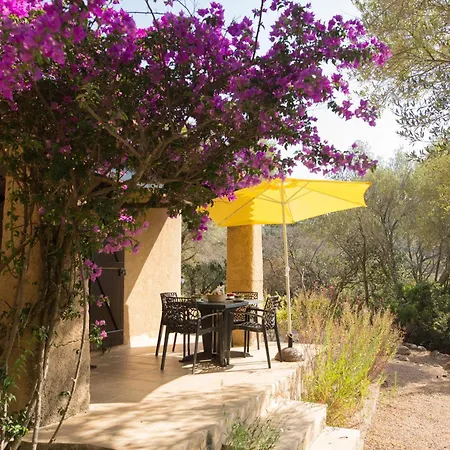 F2 Tonnara Pour 4 Personnes, Rondinara, Hébergement de vacances